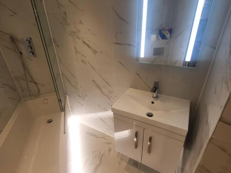 Entire Reigate Apartment Hosted By Pius Luaran gambar