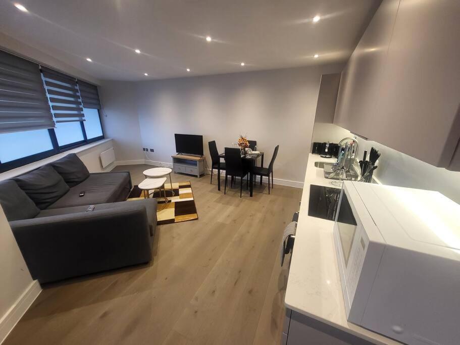 Entire Reigate Apartment Hosted By Pius Luaran gambar
