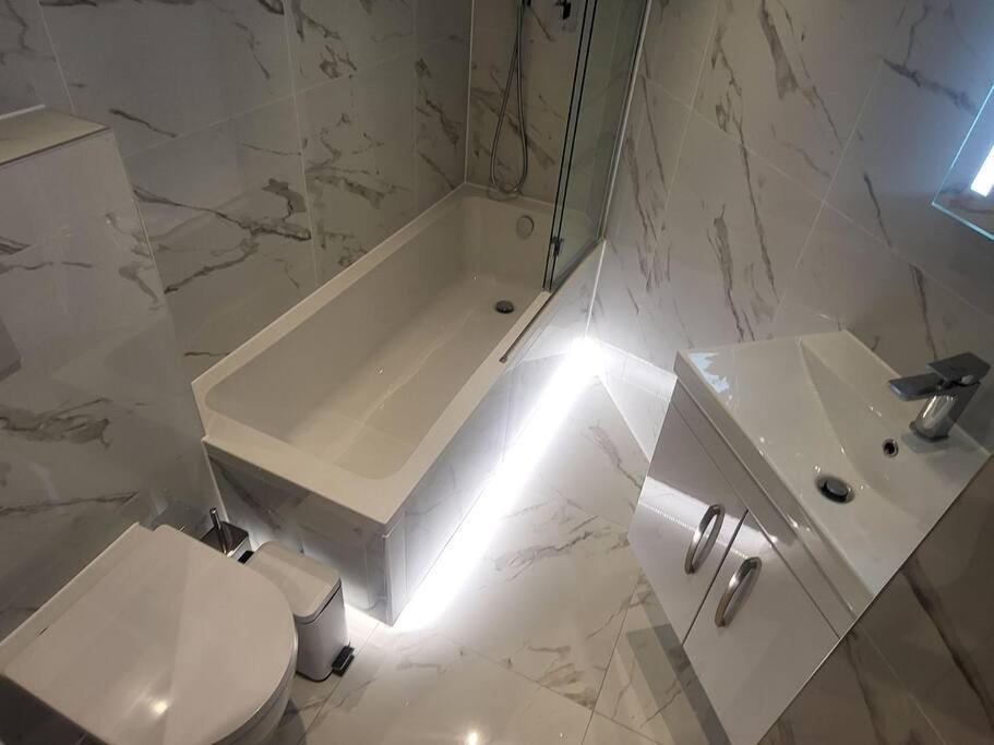 Entire Reigate Apartment Hosted By Pius Luaran gambar