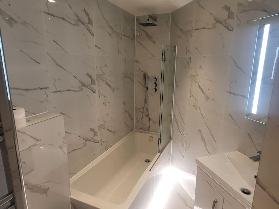 Entire Reigate Apartment Hosted By Pius Luaran gambar