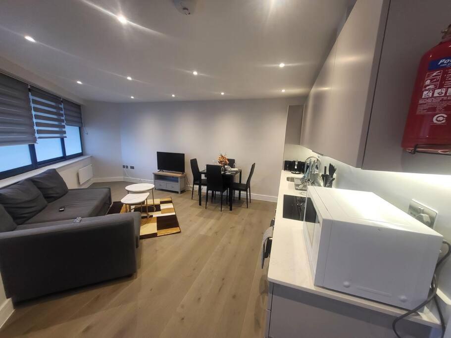 Entire Reigate Apartment Hosted By Pius Luaran gambar