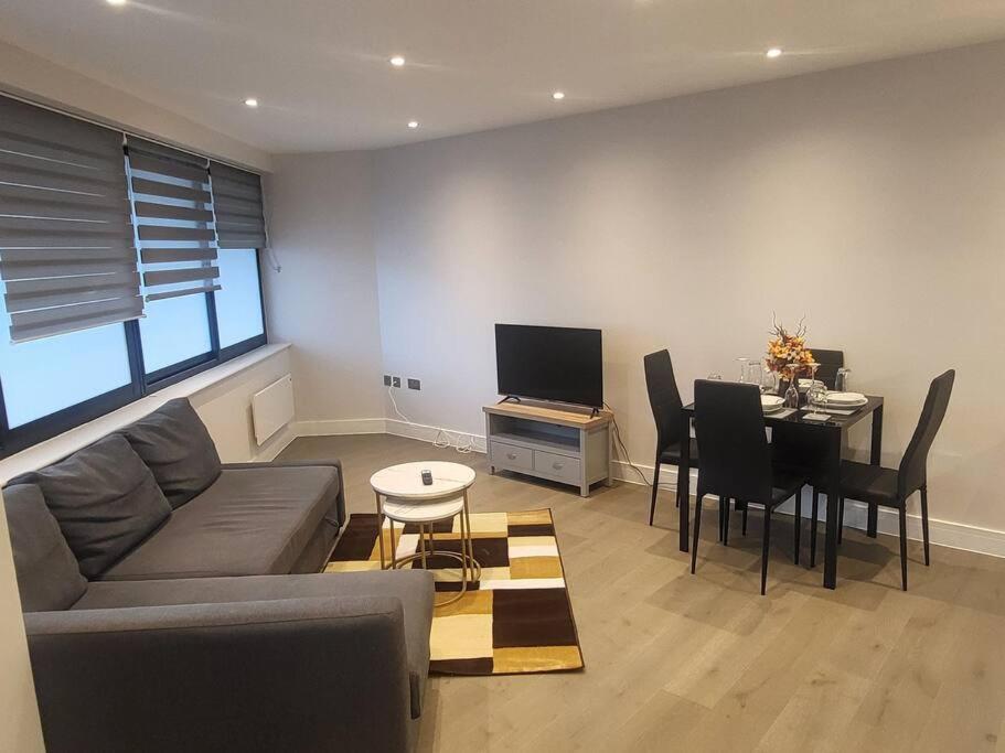 Entire Reigate Apartment Hosted By Pius Luaran gambar