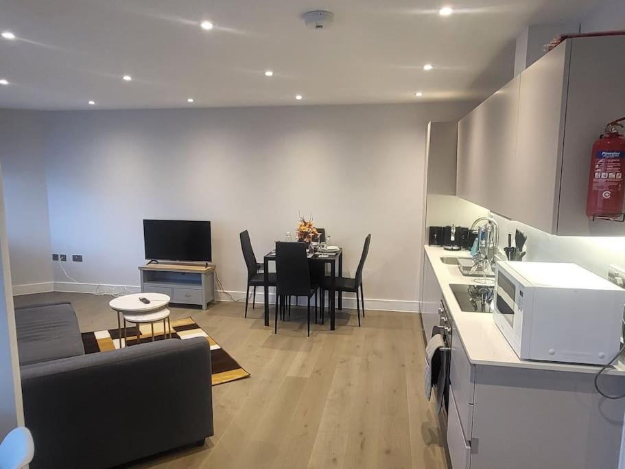 Entire Reigate Apartment Hosted By Pius Luaran gambar