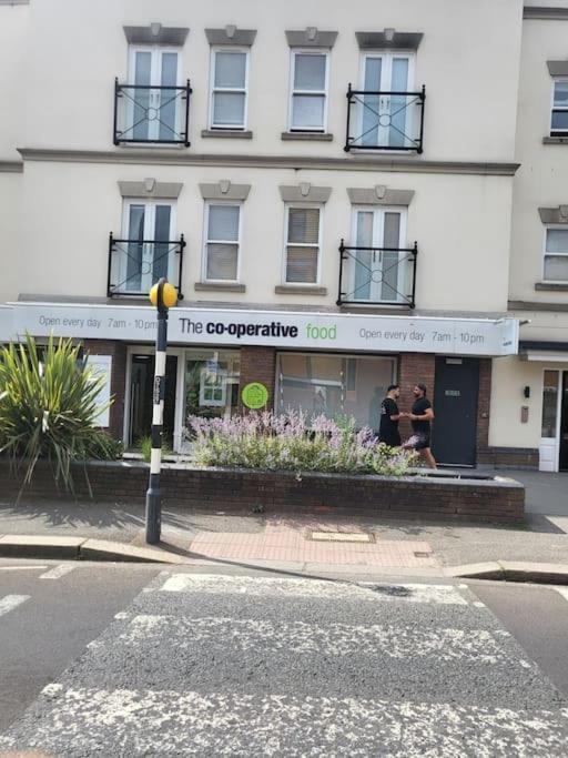 Entire Reigate Apartment Hosted By Pius Luaran gambar
